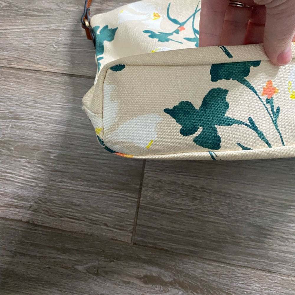 A New Day Floral Cross Body Purse - Picture 7 of 12